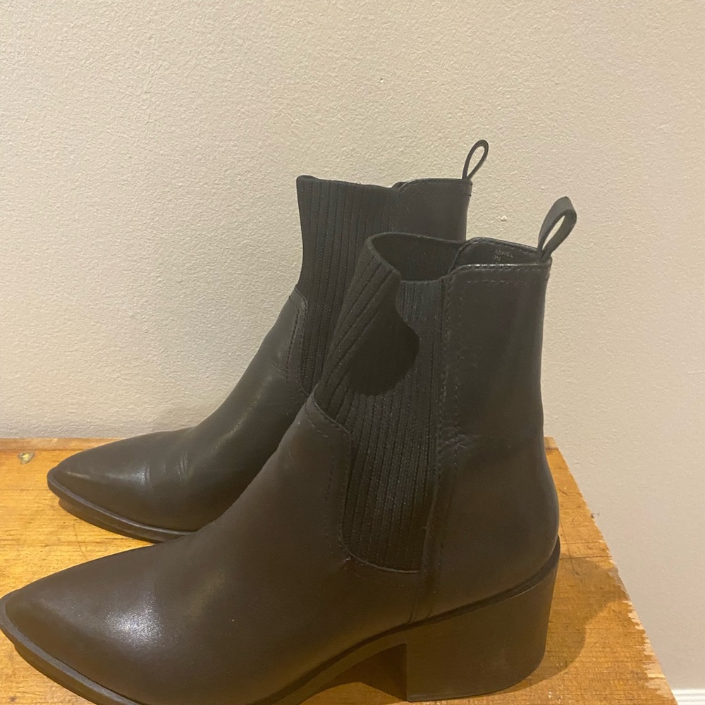 Steve Madden Black Ankle Boots with Chelsea Style and Block Heel